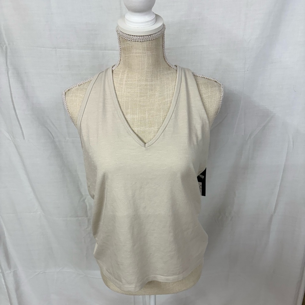 Universal Threads Sleeveless V-Neck Women's Tank Top in Light Beige
